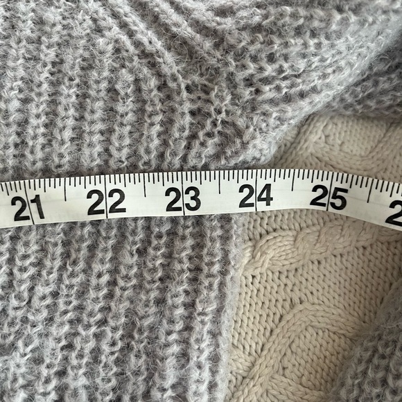 A.n.a. brand Oversized, Cropped Gray 3-button Cardigan Women’s size small - Picture 3 of 15